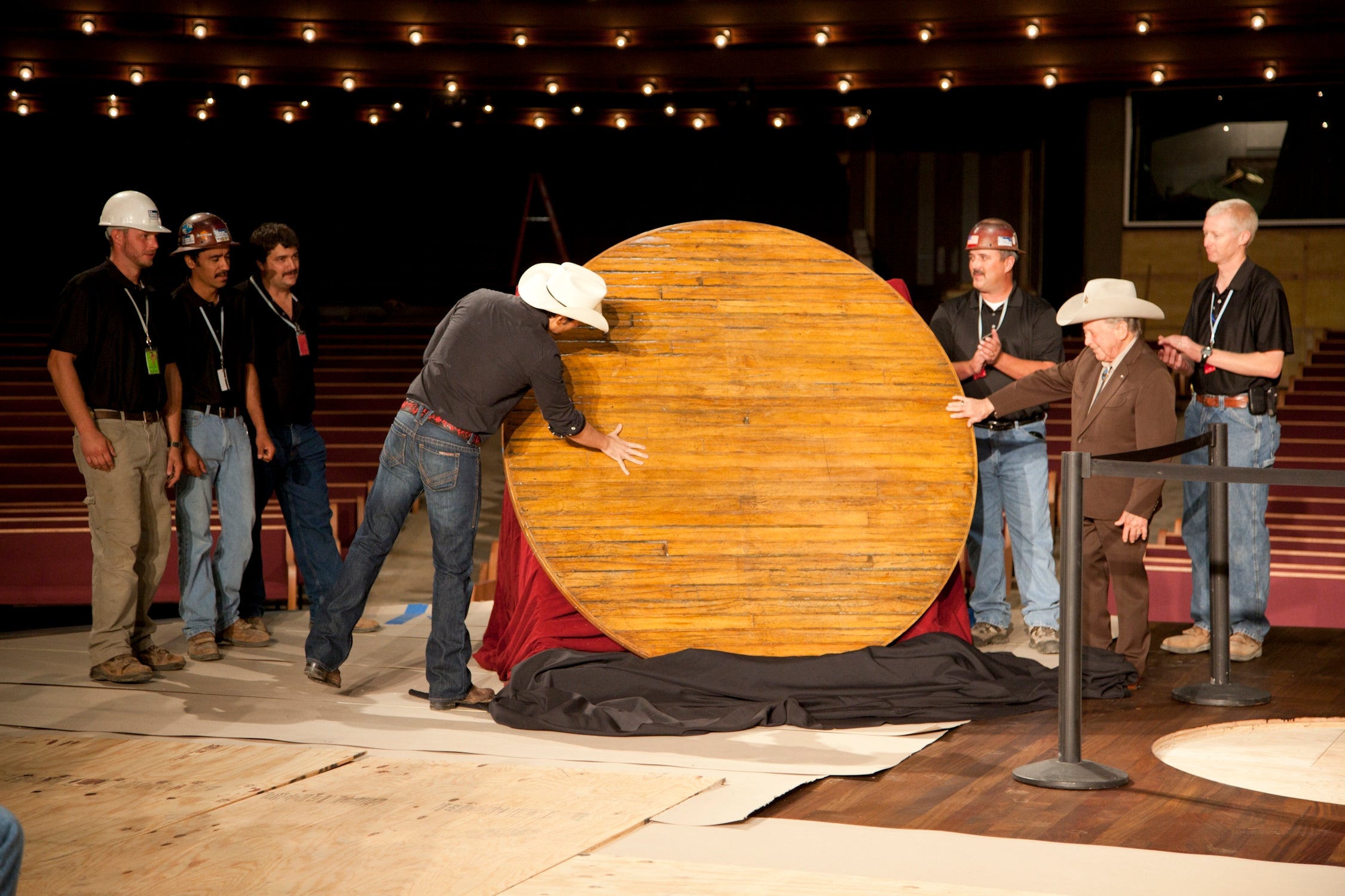 Circle comes home Brad and Jimmy final unveil   Hollo 8-25-10.JPG