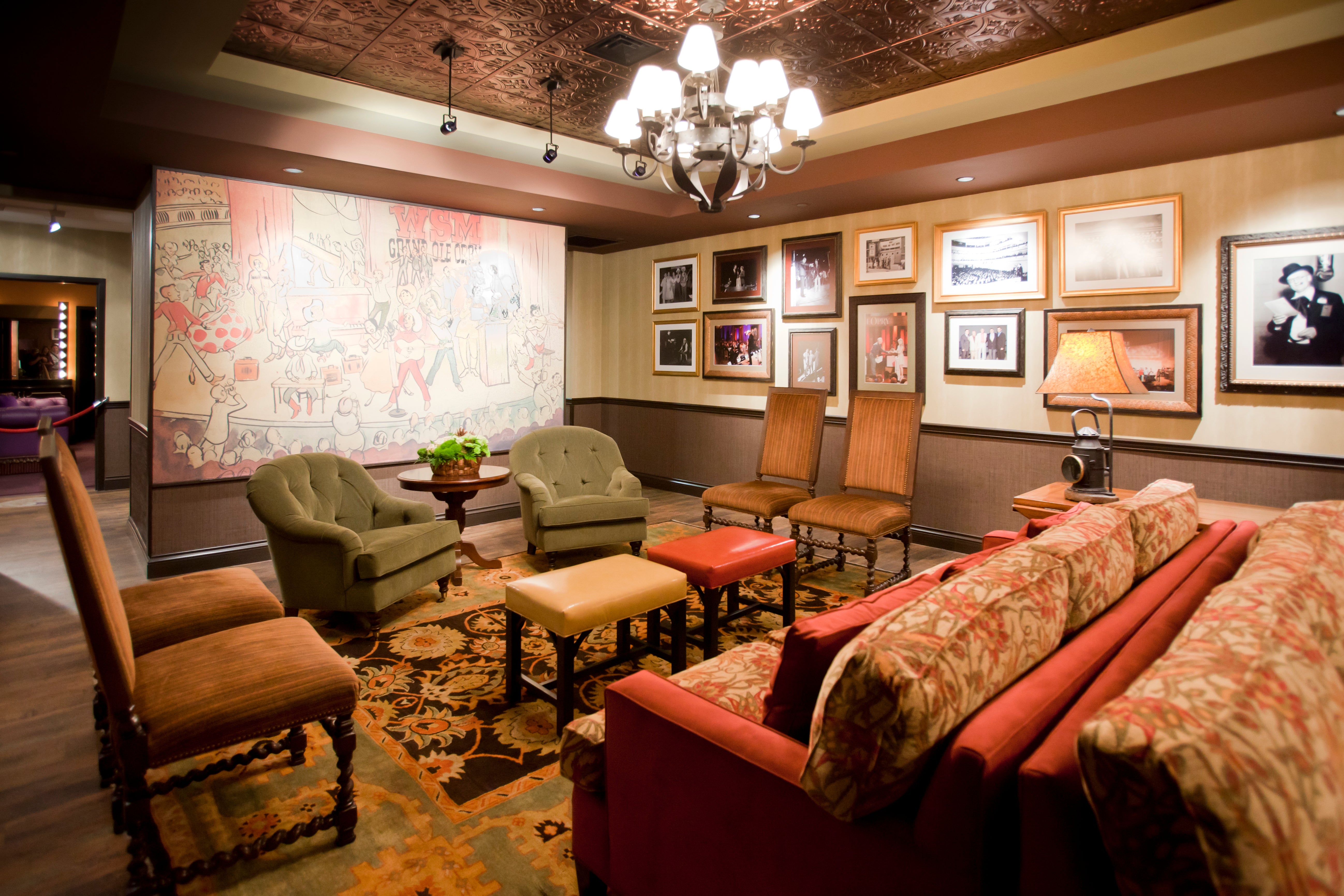 Tour Content Piece_GOO_Photo_OpryHouse_Backstage_DressingRoom_FamilyRoom.jpg